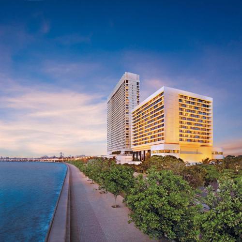 Waterfront Oberoi hotel property representing EIH and Bhartiya Hospitality’s planned expansion into high-end lifestyle resorts.